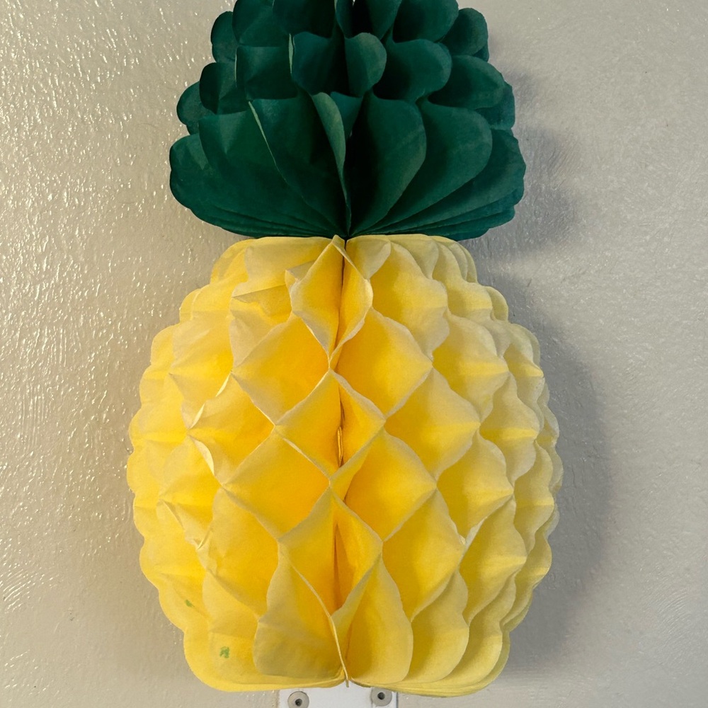 Hawaiian Party favors and happy birthday banner